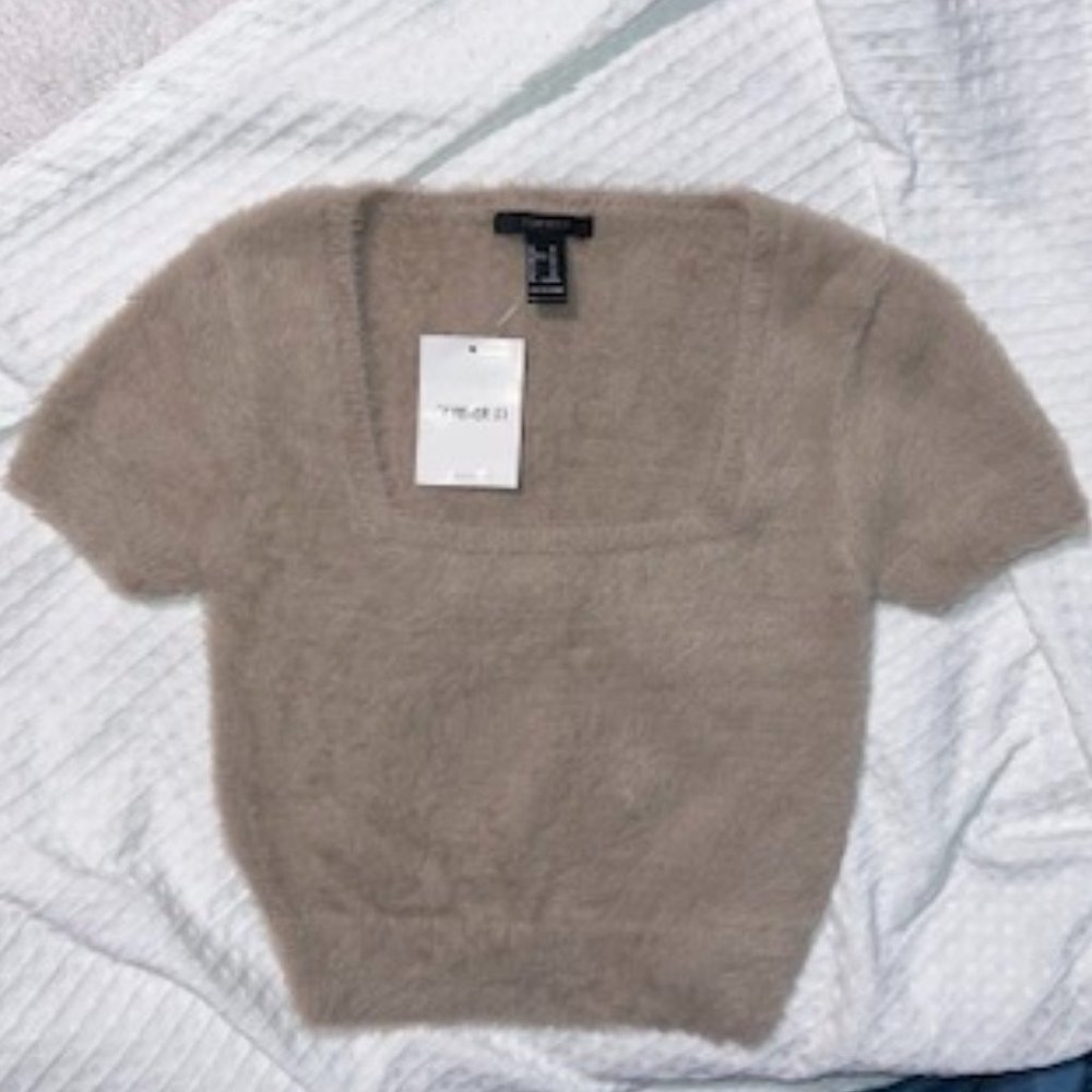 NWT Forever 21 Fuzzy Fitted Cropped Sweater size M